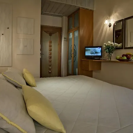 Готель Ionas Boutique 3*