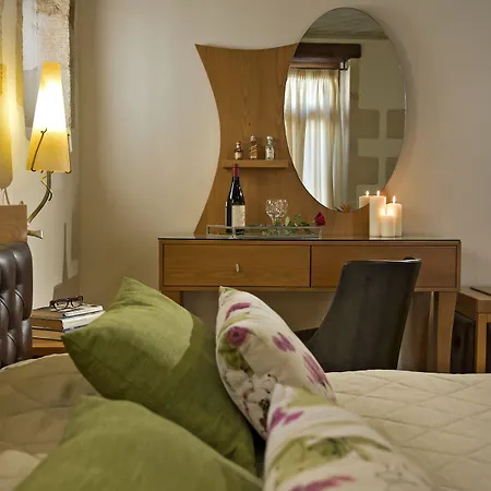 Ionas Boutique Готель