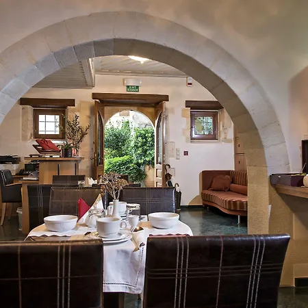 Готель Ionas Boutique 3*