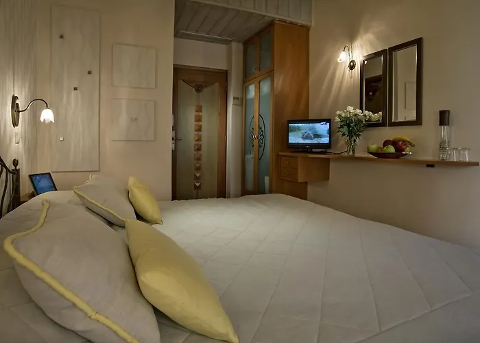 فندق Ionas Boutique 3*