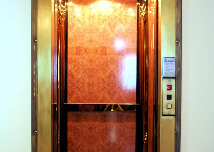 فندق Ionas Boutique 3*