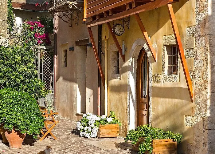 فندق Ionas Boutique 3*