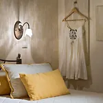 Ionas Boutique